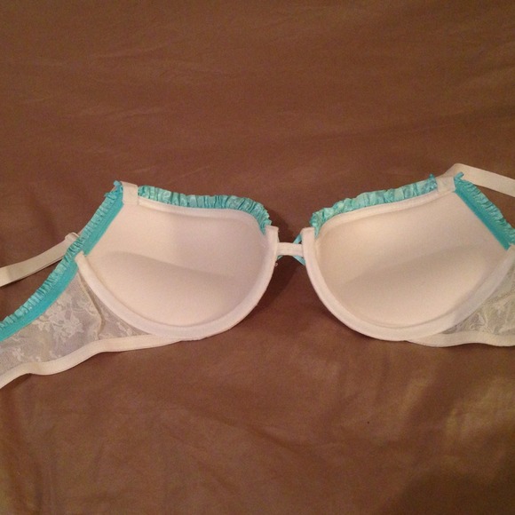 Victoria's Secret Bra - Picture 3 of 3