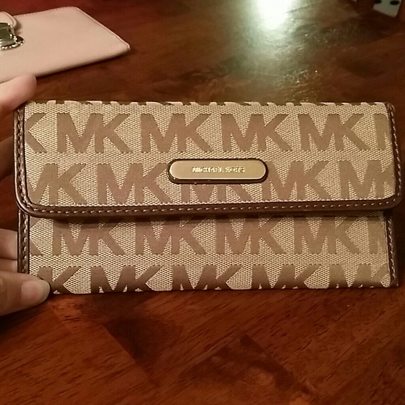 Authentic MK slim wallet