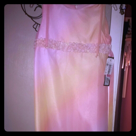 Girls dress - Picture 1 of 4