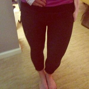 Lululemon heathered gray/black Astro crops