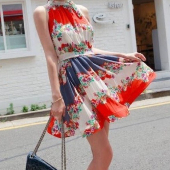 Dresses & Skirts - Vintage style Floral Chiffon dress