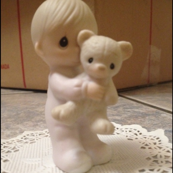 *SOLD* Precious Moments Jesus Loves Me