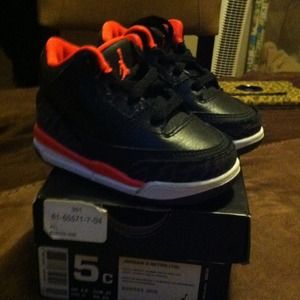🔴🔴SOLD 🔴🔴Toddler Jordan retro 3 crimsons