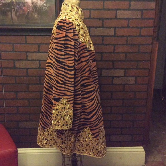 Beautiful Vintage Fancy Trench Coat One Of A Kind - Picture 2 of 4