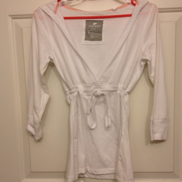 Very Cute Low Cut Quarter Sleeve Never Worn