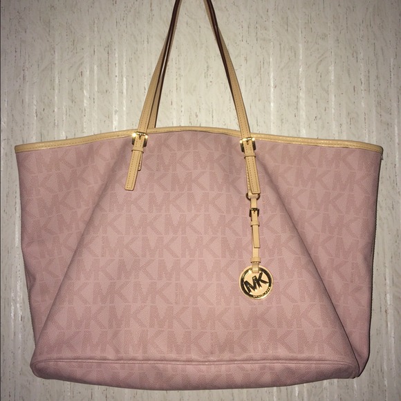 🚫SOLD SOLD🚫Michael Kors pink large travel tote