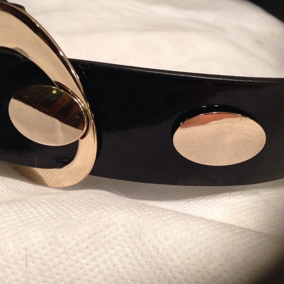 🔥SALE NWT Amazing Quality Silver Tone Black Belt. - Picture 2 of 4