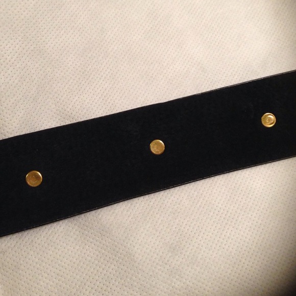 🔥SALE NWT Amazing Quality Silver Tone Black Belt. - Picture 3 of 4