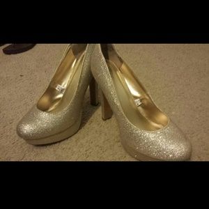 Size 8.5 gold high heels