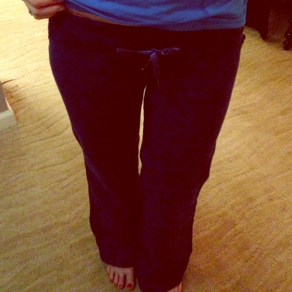 Lululemon black swan (navy blue) still pant