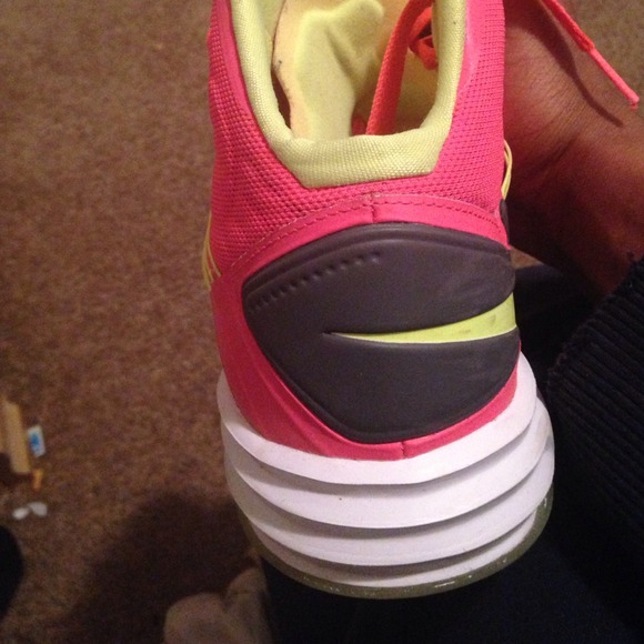 Nike hyperdunks - Picture 2 of 3