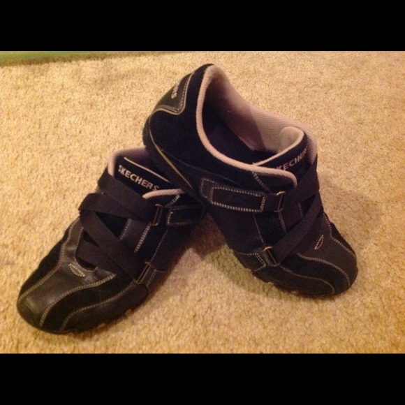 🎉SOLD🎉Skechers Tennies - Picture 2 of 2