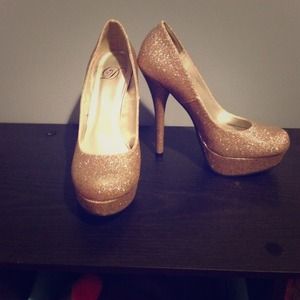 Gold glitter shoes