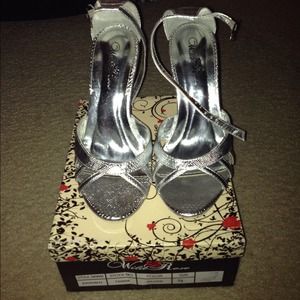 Silver 3 inch heel. Perfect for prom/wedding.