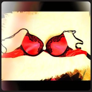 😍😘VICTORIA SECERT PUSH-UP BRA😘😍size 32C