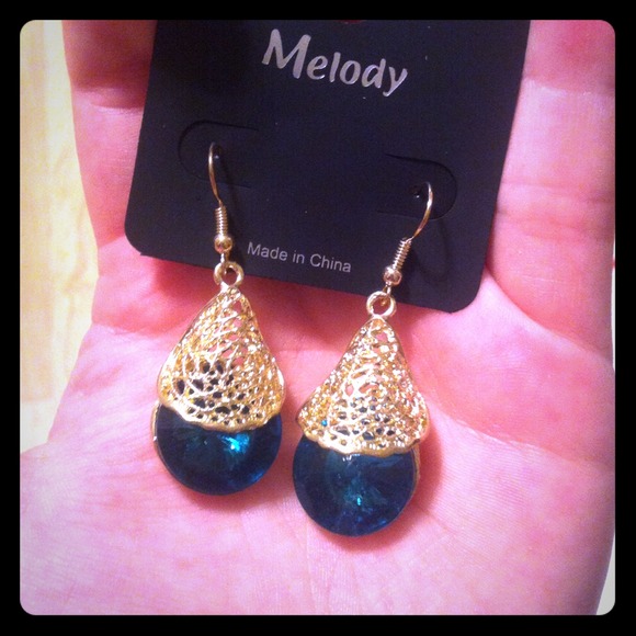 Elegant faux emerald earrings