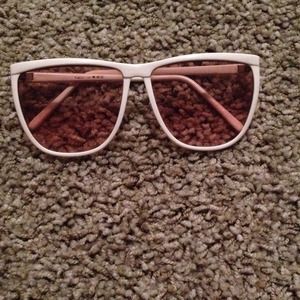 HOST PICK-- White sunglasses