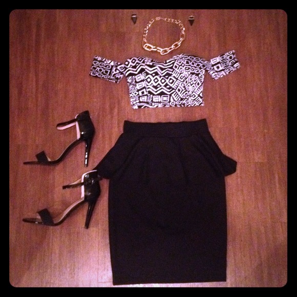 Tribal Print Crop Top - Picture 1 of 4