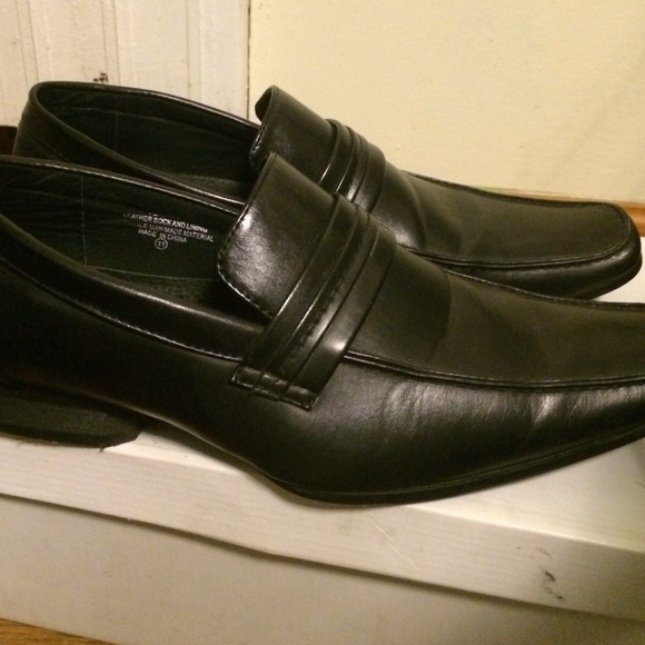 Size 11 Men's Franco Vanucci black shoes