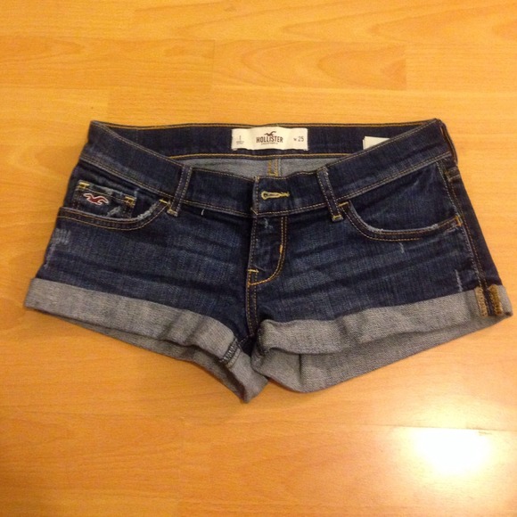 ⛔️SOLD⛔️Hollister Denim Shorts - Picture 2 of 3