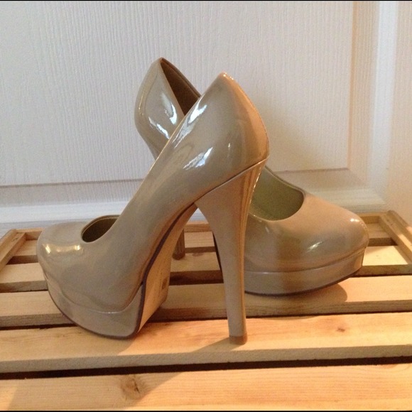 Chinese Laundry platform heels. Never been worn.