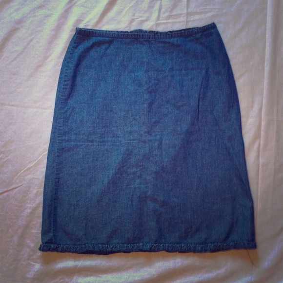 Old Navy pencil skirt with ruffle hem