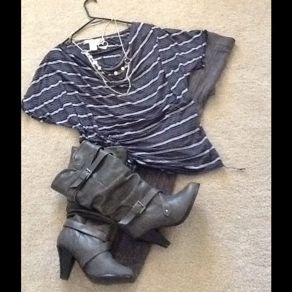❌SOLD❌Navy/Grey striped Max Studio cowl neck tunic