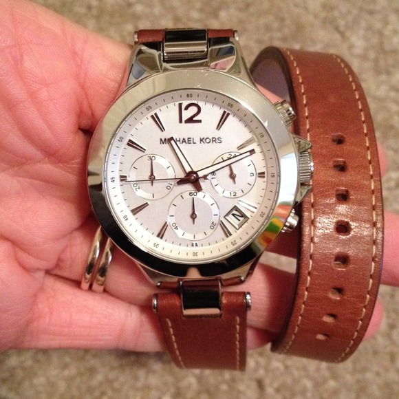 ❌SOLD❌Michael Kors double leather wrap watch - Picture 2 of 4