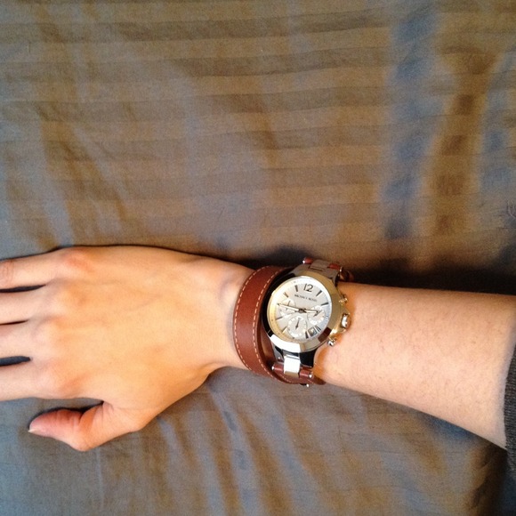 ❌SOLD❌Michael Kors double leather wrap watch - Picture 4 of 4