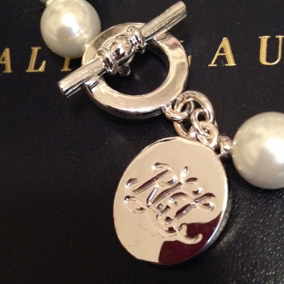 Ralph Lauren pearl toggle bracelet - Picture 2 of 3