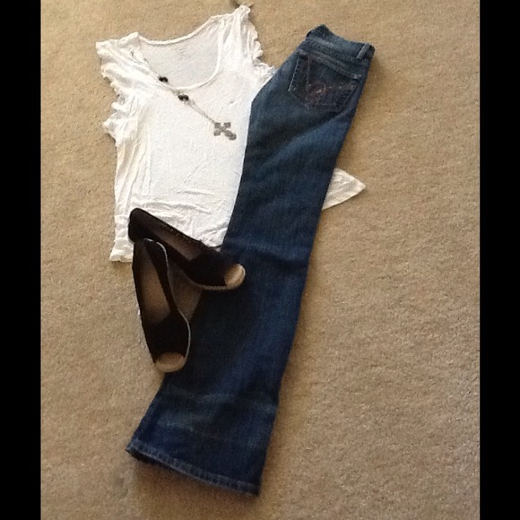 ❌SOLD❌Bebe bootcut lightly destroyed jeans