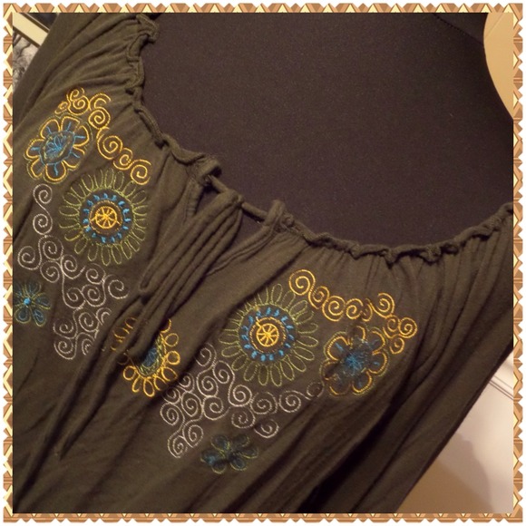 ❌BUNDLED❌Olive embroidered peasant blouse - Picture 2 of 2