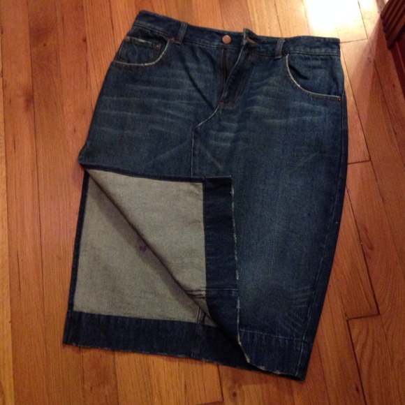Victoria's Secret Dresses & Skirts - 🎉HP 1/20/14🎉Victoria's Secret jean pencil skirt