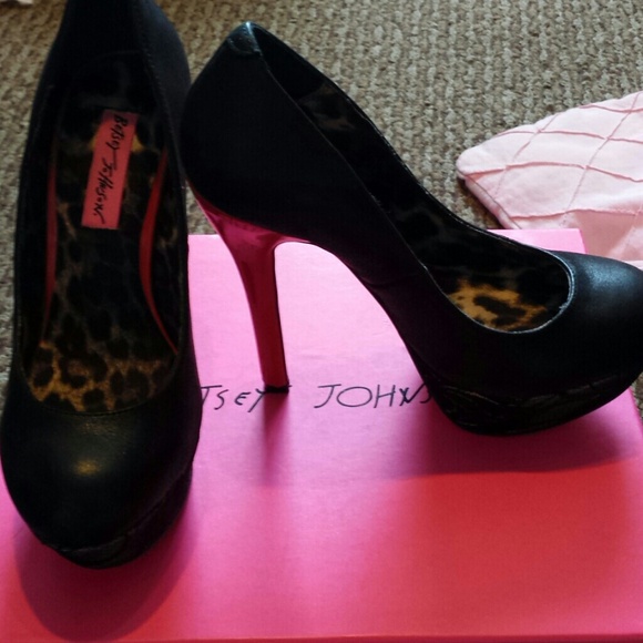 Betsey Johnson Dareah Heels