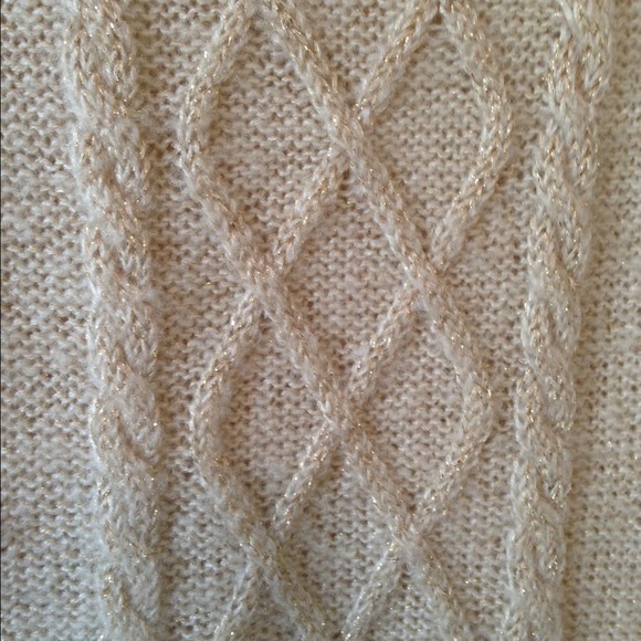 ✖️SOLD✖️ Knit Cream and Gold Sparkle Sweater - Picture 2 of 2