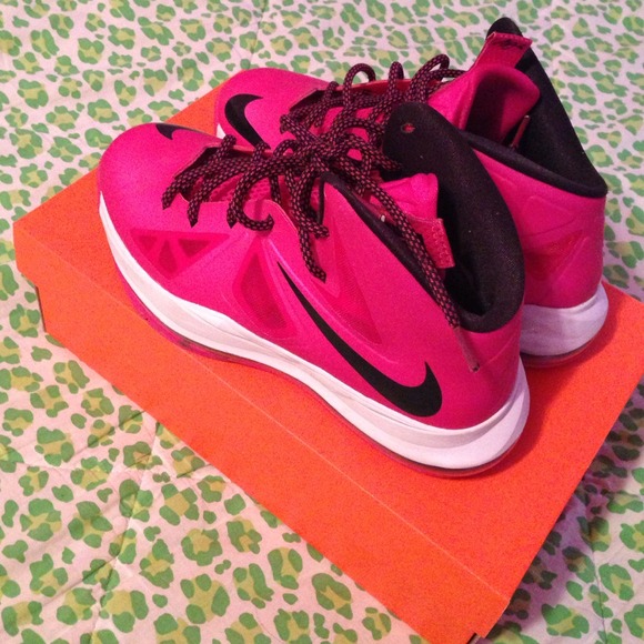 Pink lebron 9