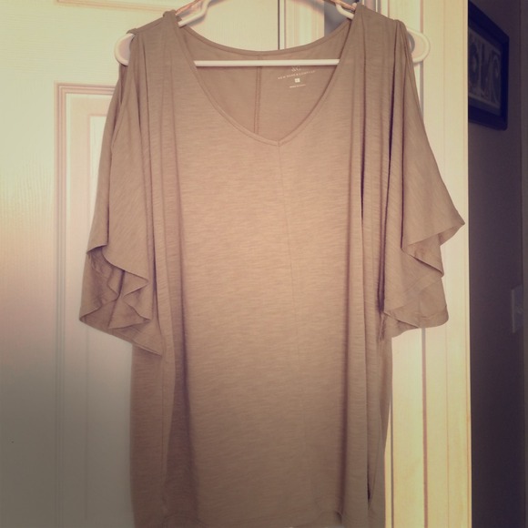 New York and company shirt.  Never worn!