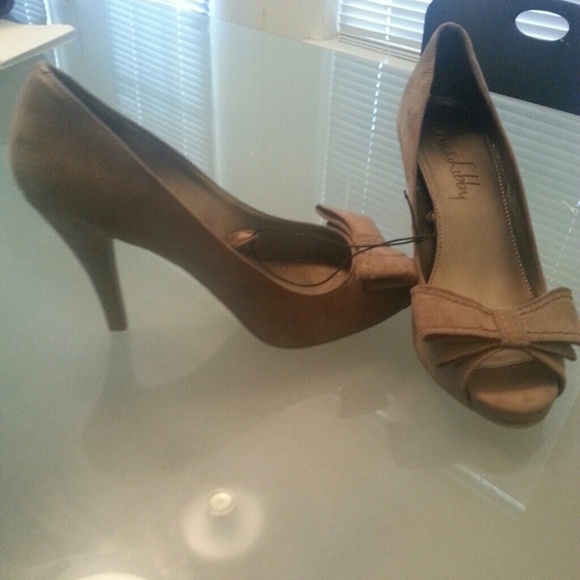 Peep toe pump - Picture 2 of 4