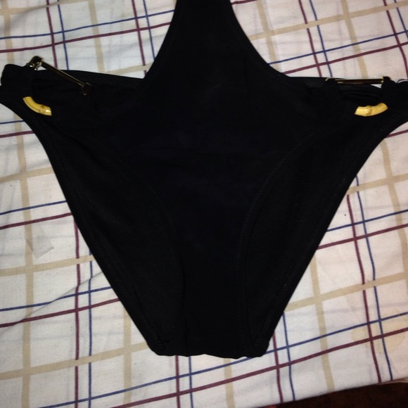 Victoria's Secret traded with @jennskloset - Picture 4 of 4