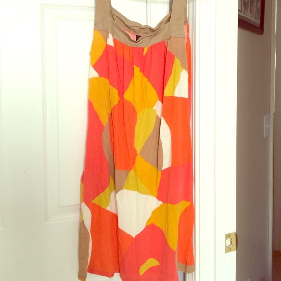 Amazing colors on this dress.