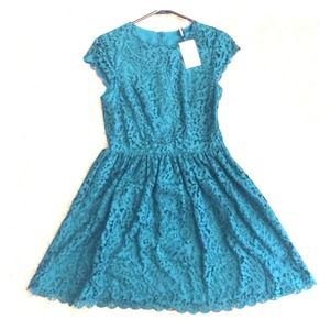 Emerald Lace Overlay Cocktail Dress