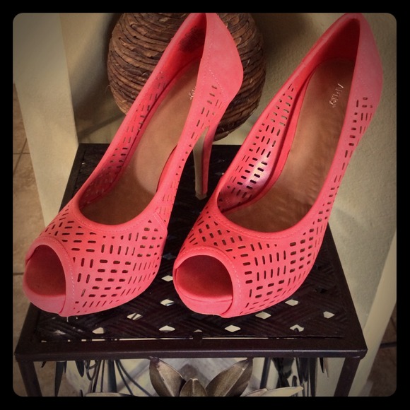👠 Coral High Heels 👠