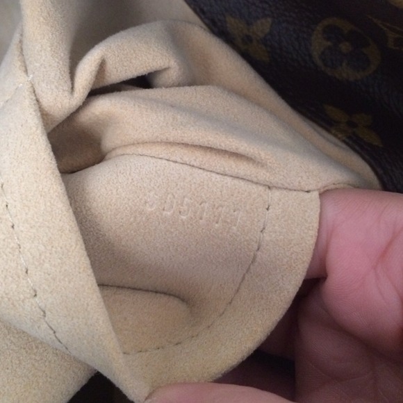 ❌HOLD❌MORE PICS OF LOUIS VUITTON ARTSY BAG - Picture 3 of 4