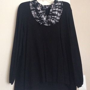 Black polyester long sleeve with neck line pattern