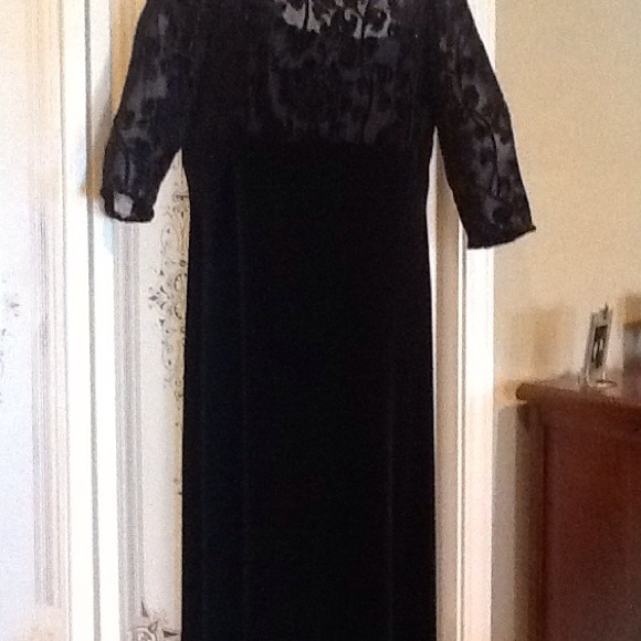 Formal evening gown - Picture 2 of 4