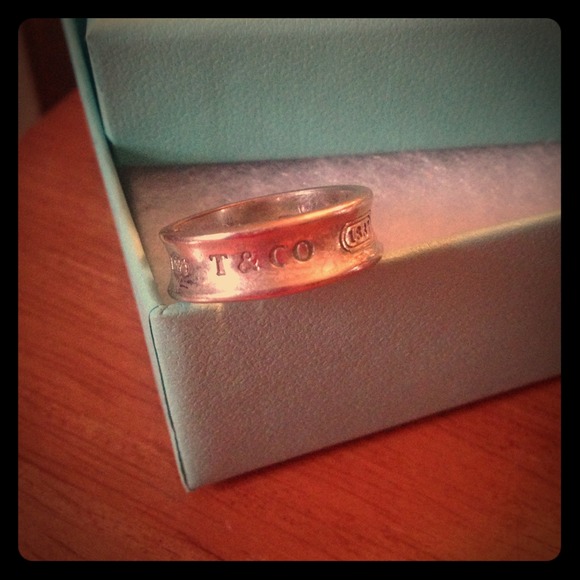 ♦️Tiffany & Co. Ring ♦️Holding @aquarianhippie