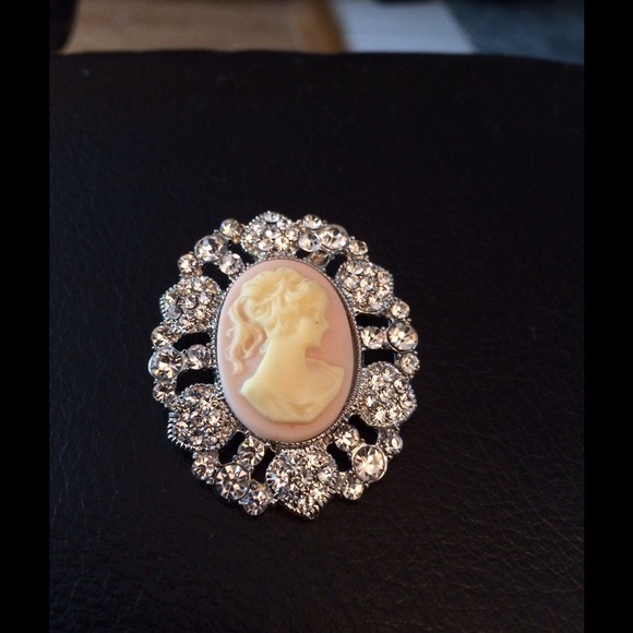 Cameo pin