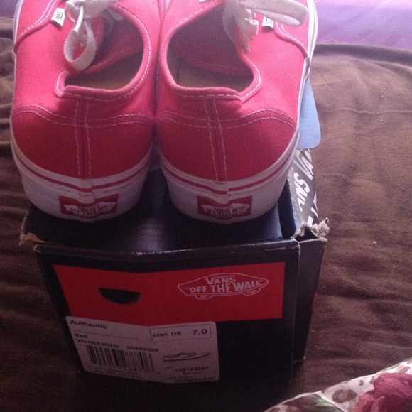 Red vans - Picture 2 of 4