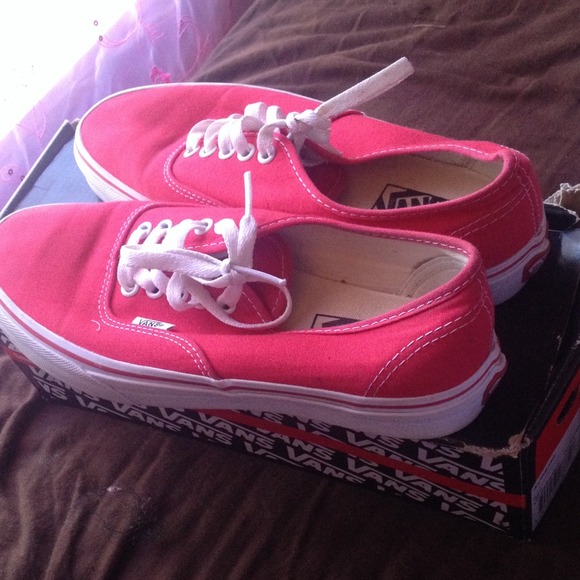 Red vans - Picture 3 of 4