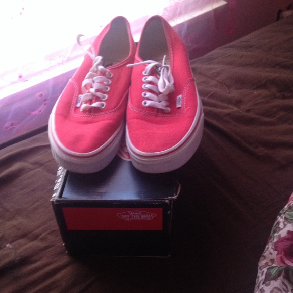 Red vans - Picture 4 of 4